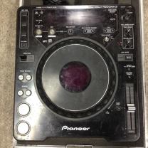 Pioneer CDJ - 1000MK3 Details: Two pieces available, cases available also. Can be put into a bundle with DJM - 800. Price available on request.